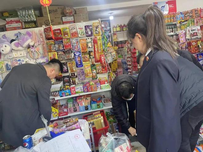 合力守護成長凈土——尖山區(qū)人民檢察院'小雛菊'未檢工作室開展'無煙校園'專項檢查行動